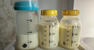 Con Vắng Mẹ, Khóc Khát Sữa, Người Bố Xúc Động Trước Nghĩa Tình Ở Xóm Trọ Nghèo Con Vang Me Khoc Khat Sua Nguoi Bo Xuc Dong Truoc Nghia Tinh O Xom Tro Ngheo 2364Cea45Fc6446Fa141233