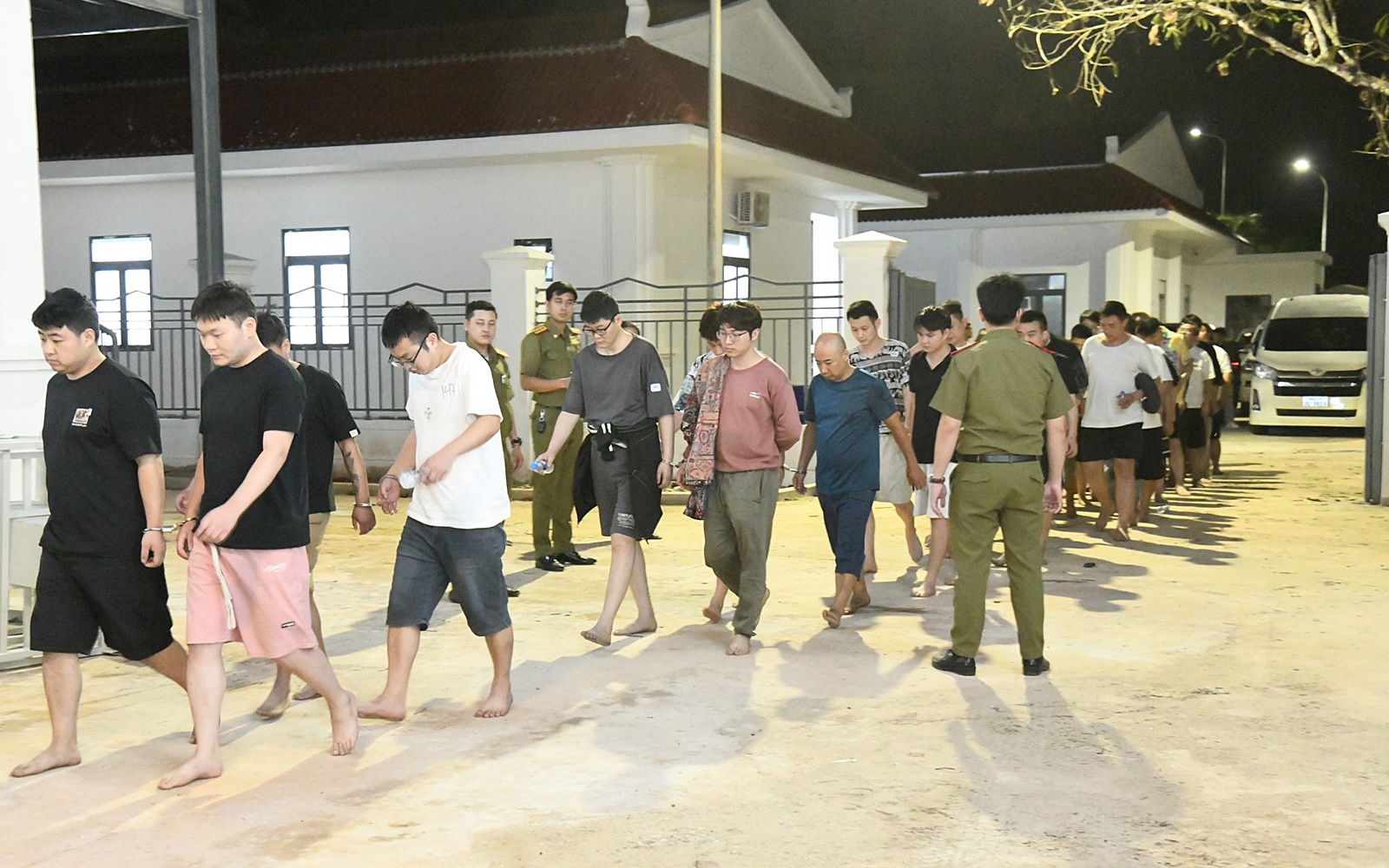 cong an Lao bat doi tuong lua dao truc tuyen nghi pham Lao lua dao truc tuyen lua dao vien thong