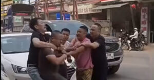 Công an điều tra vụ xô xát sau va chạm ô tô ở Phú Thọ 2 cong an dieu tra vu xo xat sau va cham o to o phu tho 1721