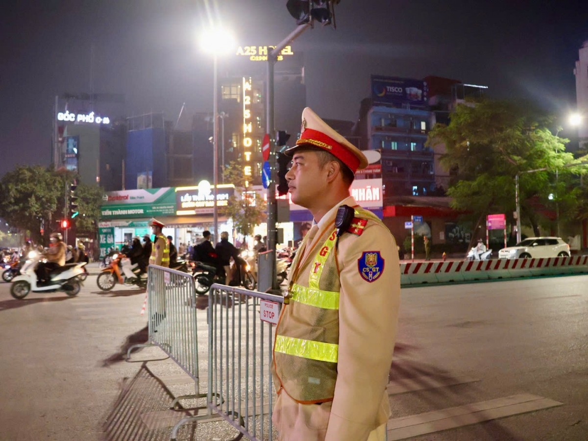 Cong An Ha Noi Dien Tap Bao Dam Trat Tu An Toan Giao Thong Phuc Vu Chuong Trinh Nghe Thuat Chao Mung