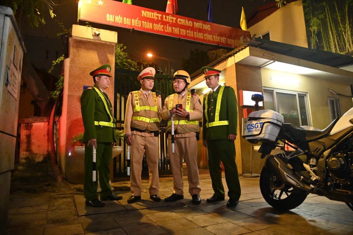 Cong An Ha Noi Xuyen Dem Giu Vung An Ninh Trat Tu Phuc Vu Dai Hoi Xiv Cua Dang 20260120075803