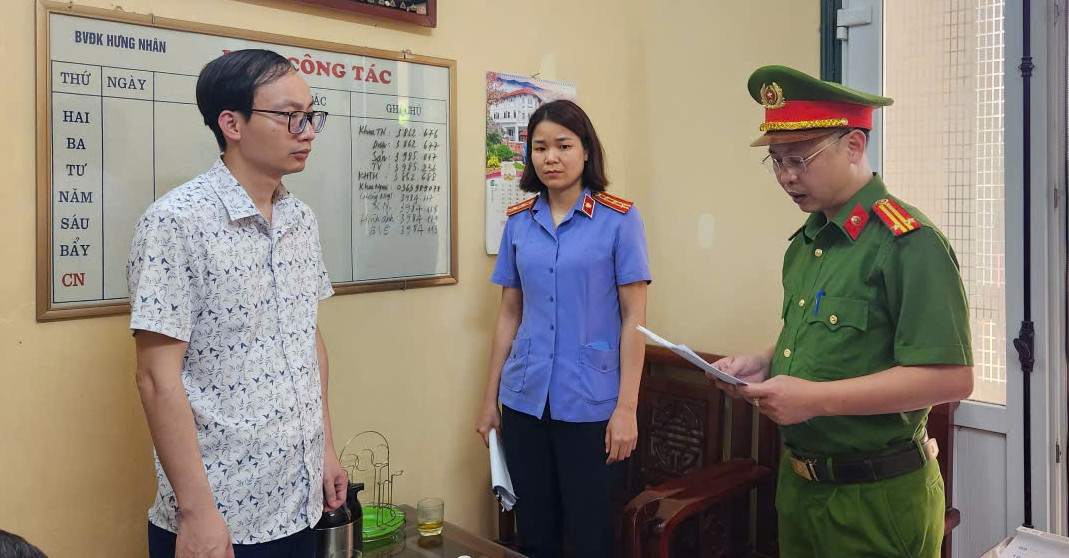 cong an hung yen khoi to mot pho giam doc benh vien 2282