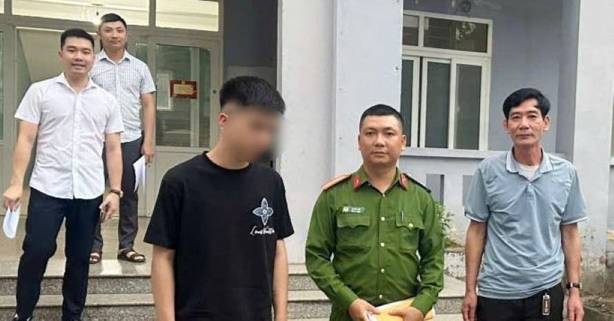 cong an kip thoi ngan chan nam thanh nien 21 tuoi dinh nhay cau 1024