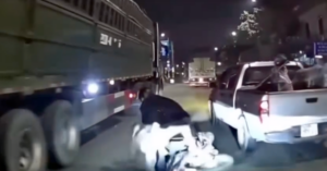 cong an lam viec voi tai xe o to ban tai lien quan vu 3 nguoi di xe may bi chen nga 1993