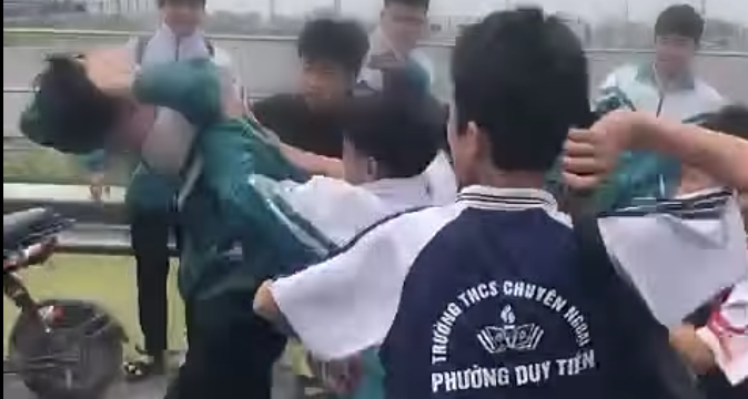 cong an ninh binh thong tin vu hoc sinh lop 9 bi ban dung that lung danh hoi dong 2457