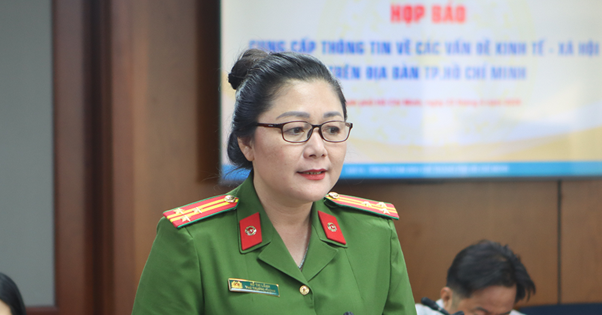 cong an tphcm keu goi nguoi khong co giay to tuy than manh dan ra trinh dien 2232