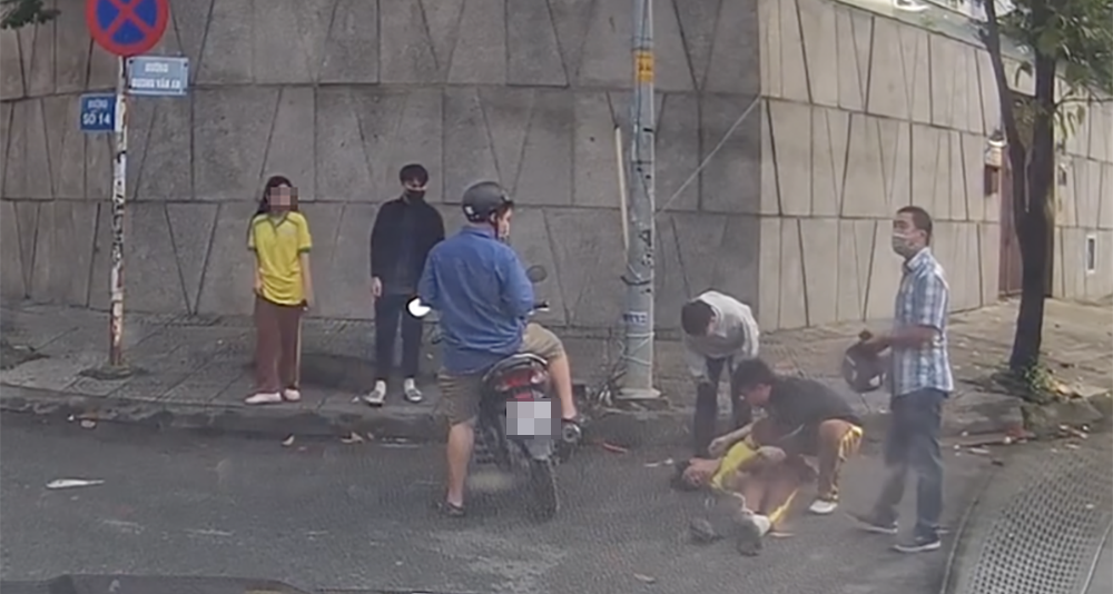 Cong An Tphcm Xac Minh Clip Hoc Sinh Danh Nhau Co Em Co Giat Tai Hien Truong 2801