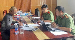 cong an xu ly 2 nguoi dang tai thong tin sai su that lien quan bau cu 335