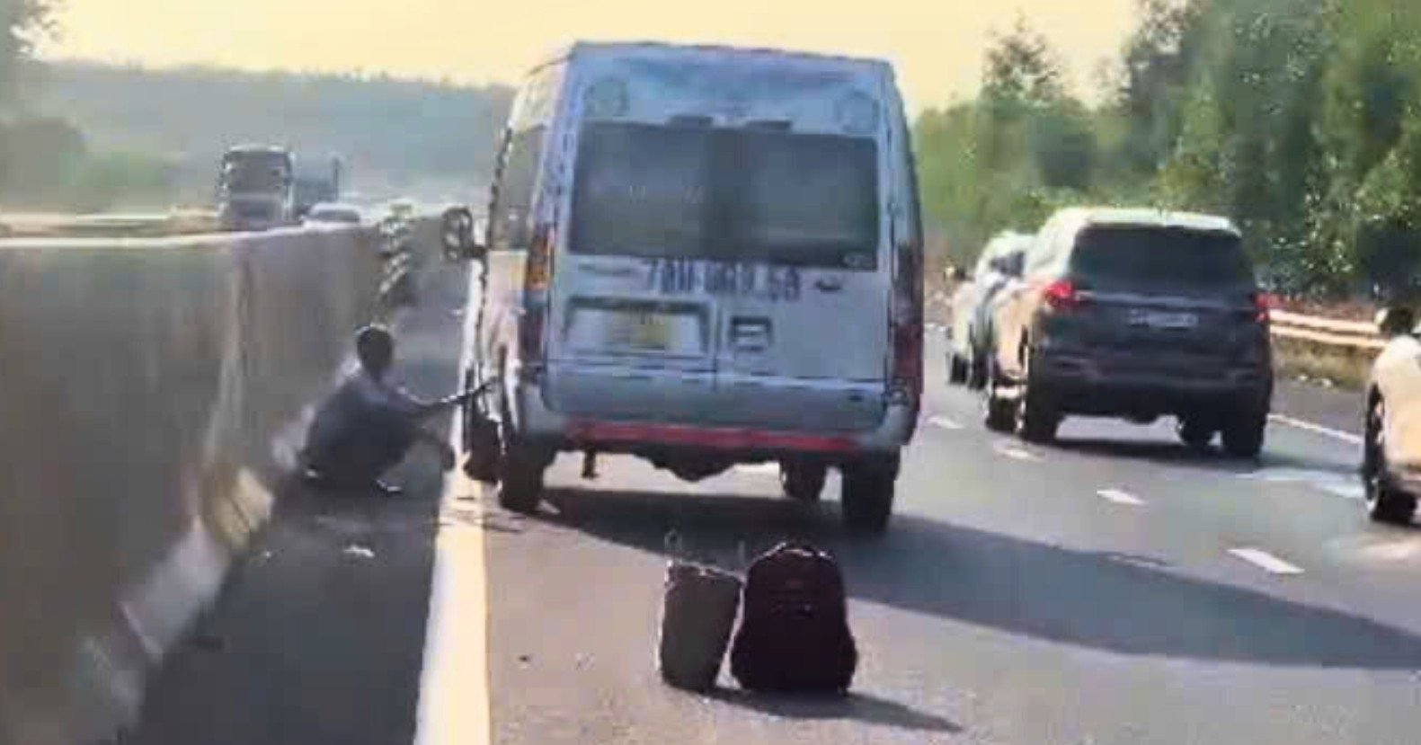 Csgt Chi Ra Loi Nhieu Tai Xe Chu Quan Khi Xe Gap Su Co Tren Cao Toc 2593