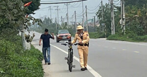 csgt dong loat kiem tra phat hien tai xe xe buyt nguoi di xe dap vi pham nong do con 1196