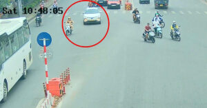 csgt ha noi mo duong giup o to cho san phu toi vien kip thoi 2662