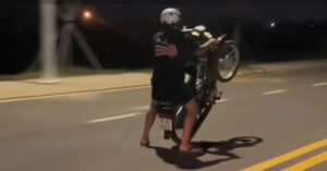 csgt tay ninh xu ly nhom thieu nien boc dau xe may quay clip dang mang xa hoi 1999