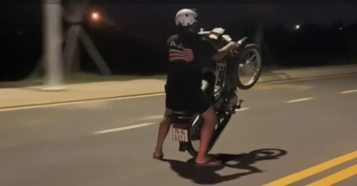 csgt tay ninh xu ly nhom thieu nien boc dau xe may quay clip dang mang xa hoi 1999