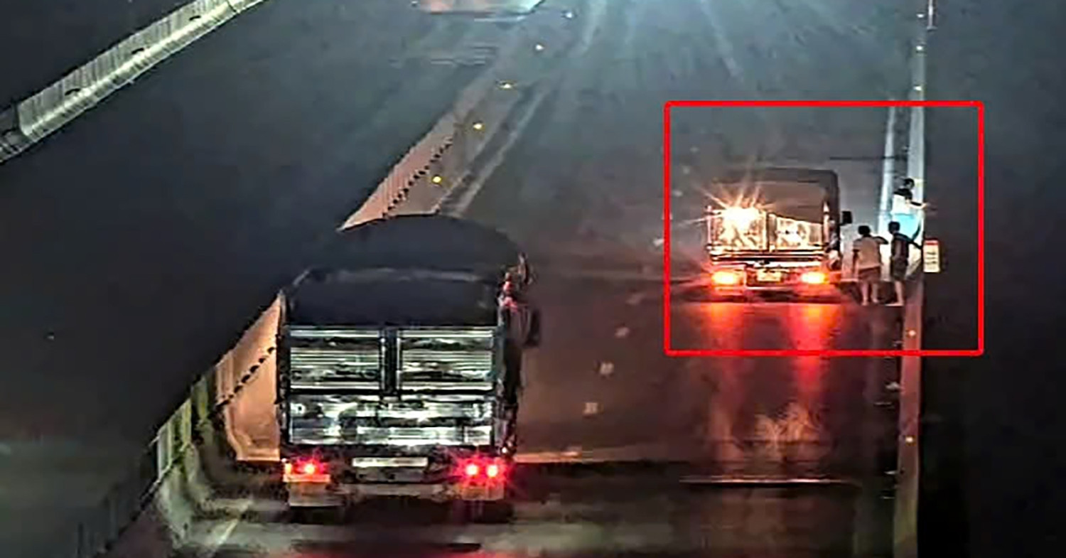 csgt thong tin vu 3 nguoi di bo tren cao toc trong dem 455