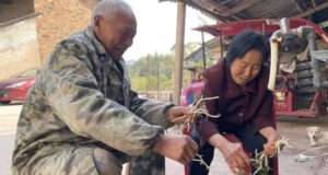 Cụ ông 'bắn rap' tỏ tình vợ trong tiệc mừng thọ 80 tuổi, cả nhà rơi nước mắt 4 cu ong ban rap to tinh vo trong tiec mung tho 80 tuoi ca nha roi nuoc mat 682