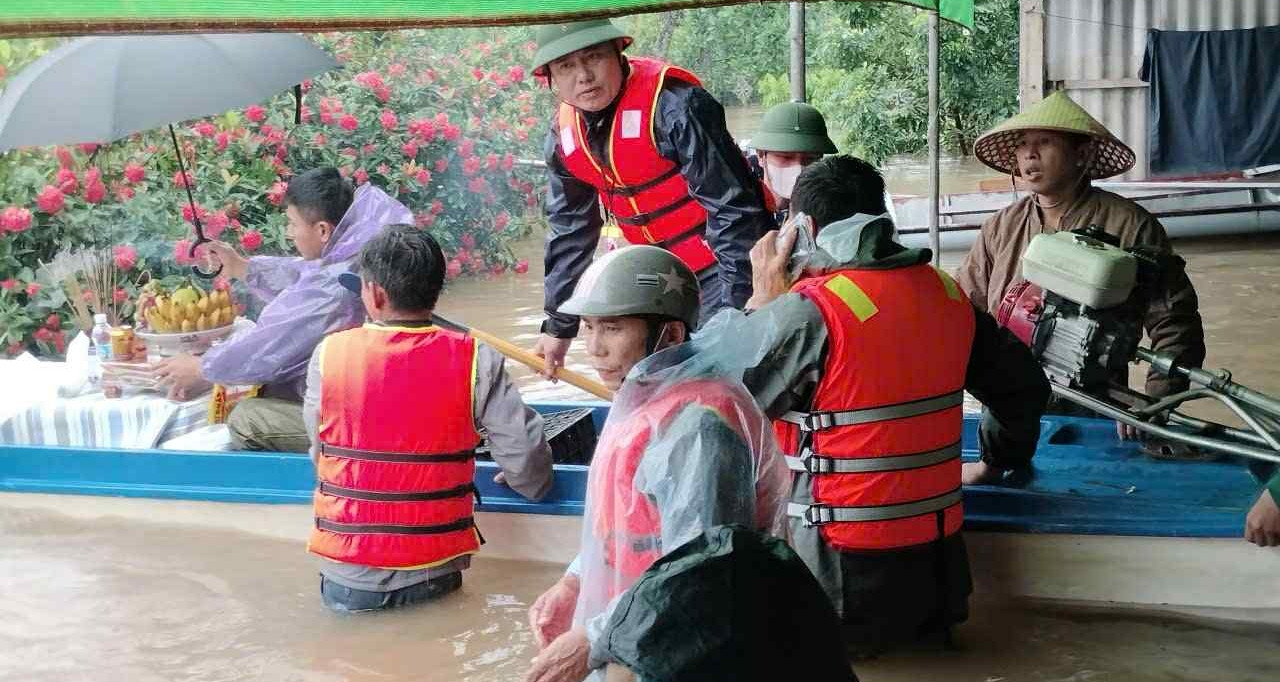 Cu Ong Mat 3 Ngay Chua The Chon Cat Vi Nuoc Lu Xa Ho Tro Gia Dinh Hoa Tang 2617