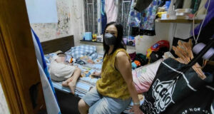 Cuoc Song Khon Kho O Nhung Ngoi Nha Sieu Nho 4 Nguoi Chen Chuc Trong 7M2 2011