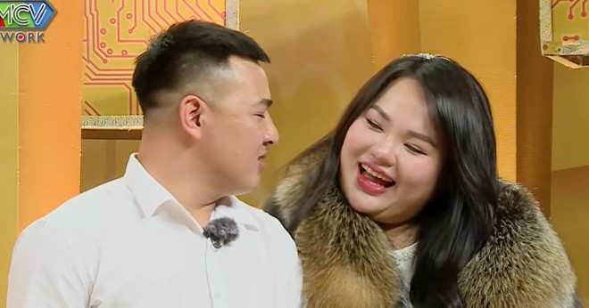 cuoi me don than chu re bi nguoi la nem mam tom ngay tren san khau 1733