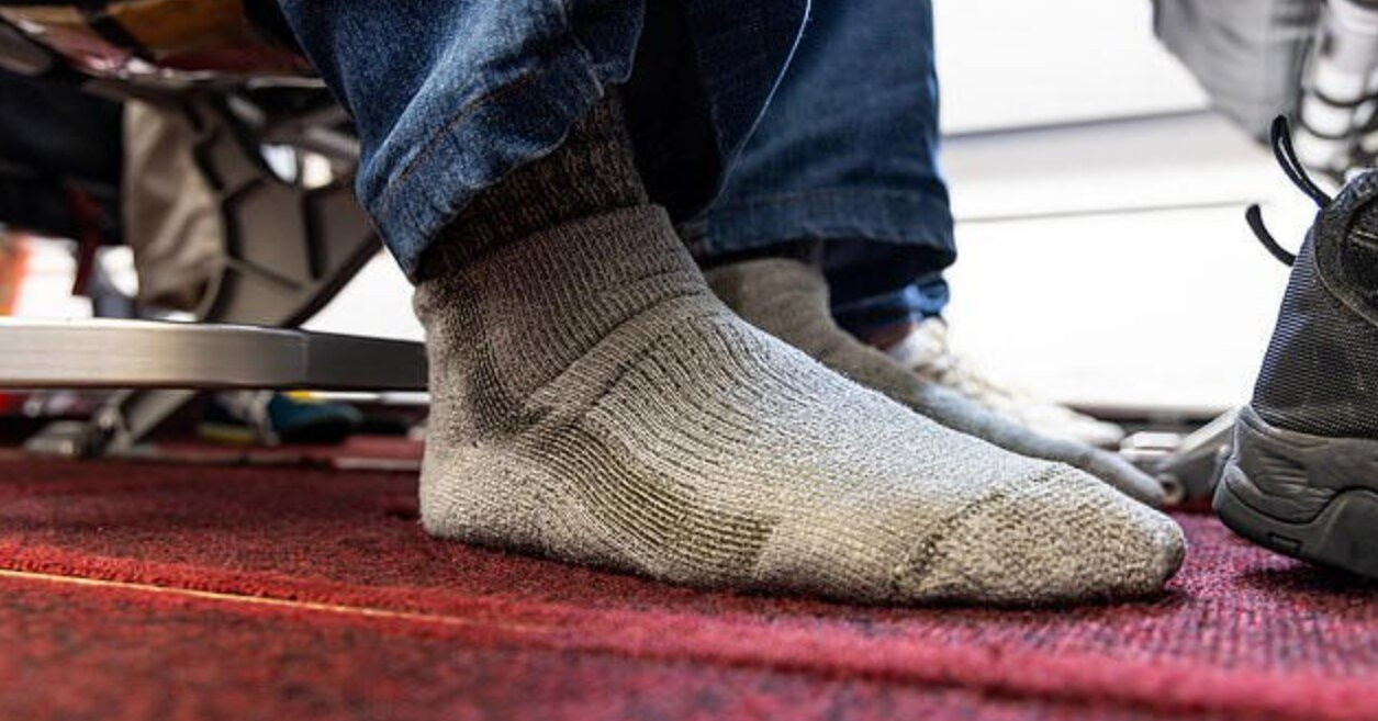 cuu tiep vien tiet lo ly do khong nen thao tat khi di may bay 1921