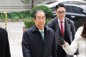 cuu thu tuong han duck soo tai toa an quan trung tam seoul o seoul han quoc. reuters