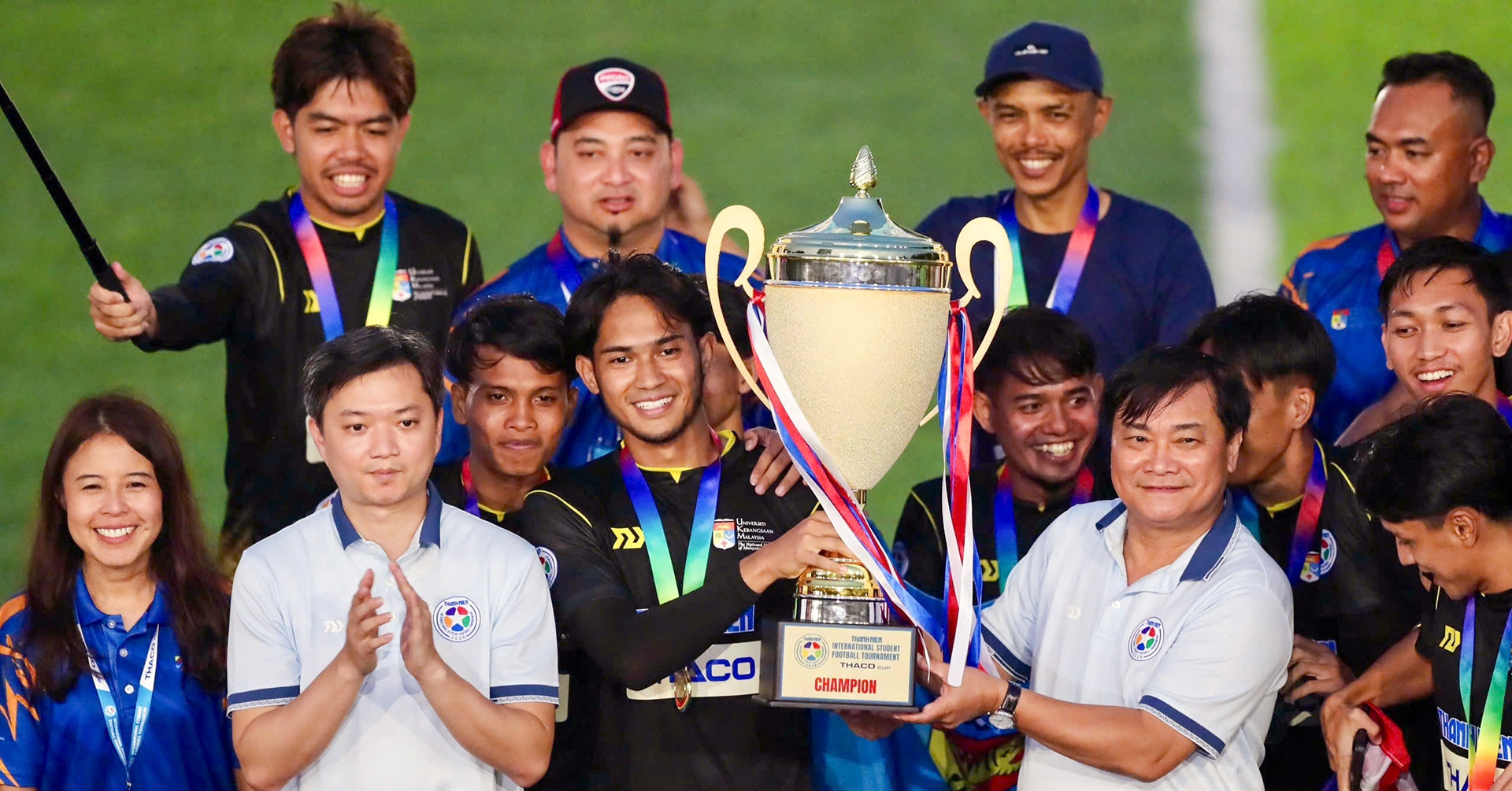 dai hoc quoc gia malaysia vo dich sau loat luan luu nghet tho 1559