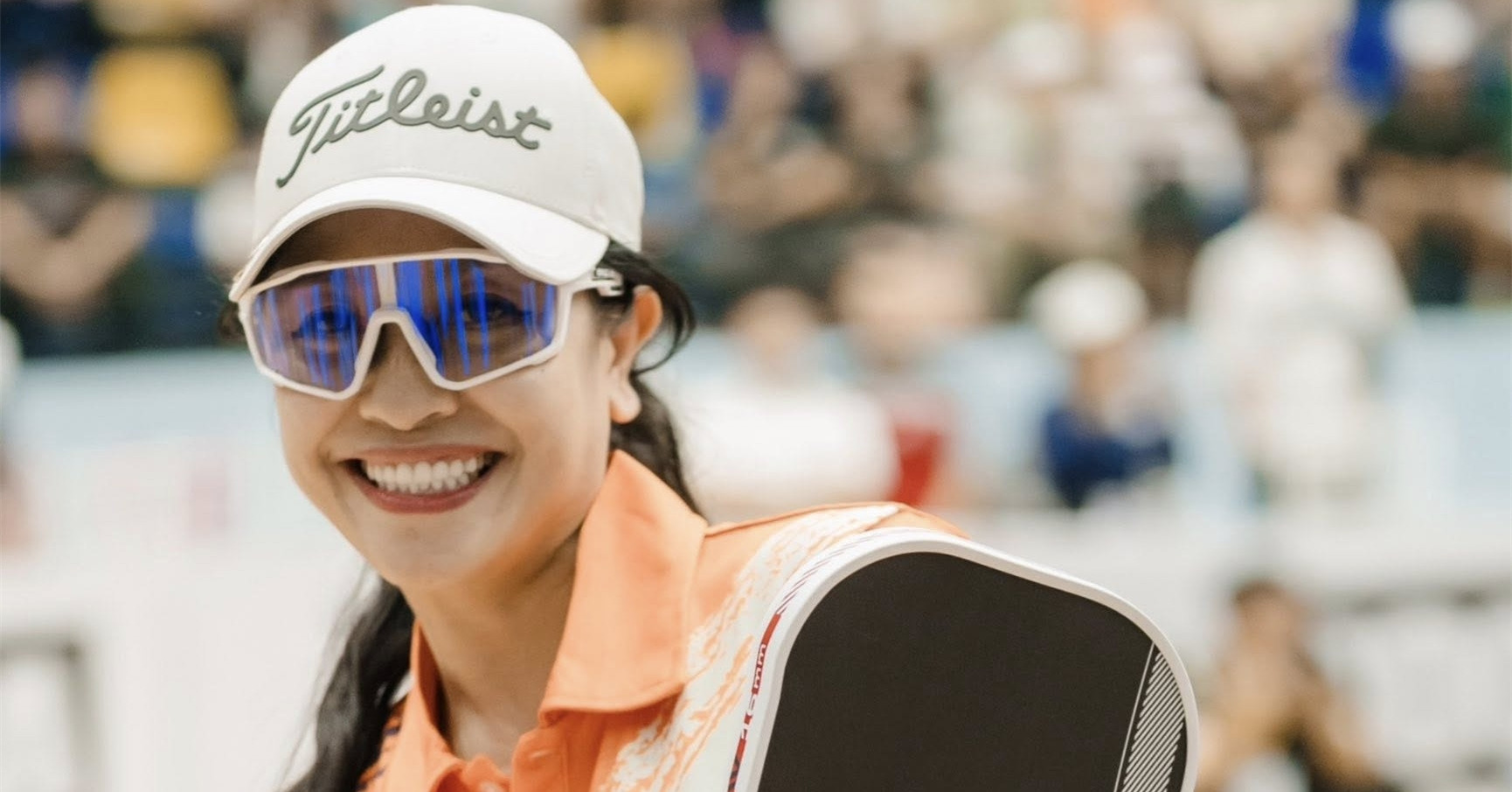 dai ta thu ha an mac tuoi tre ca si ty phu e ap ben hang hieu 2127