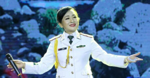 Dai Ta Vi Hoa Va Cuoc Gap Dinh Menh Voi Nsnd Quy Duong 12