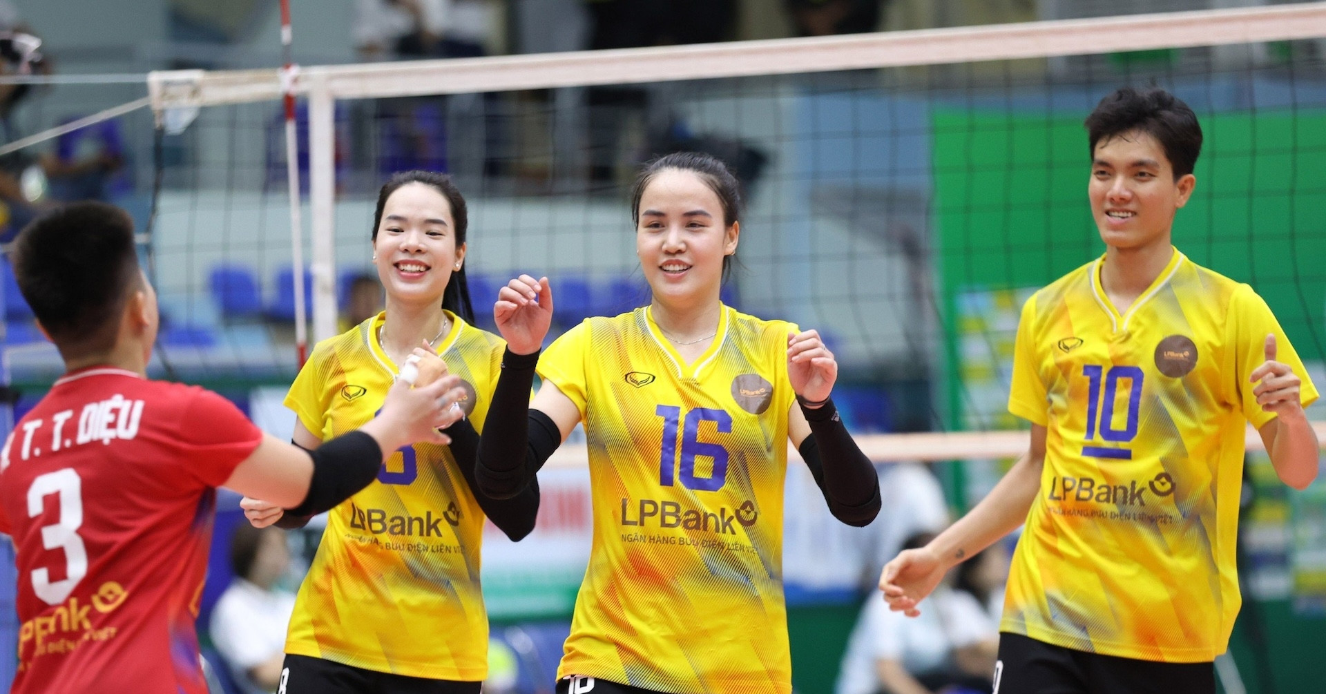 dan sao tranh tai giai bong chuyen co giai thuong 12 ty dong 2769