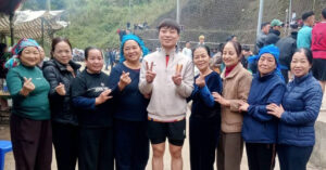 Đặng Thị Hồng bất ngờ tái xuất bóng chuyền, NHM vây quanh 2 dang thi hong bat ngo tai xuat bong chuyen nhm vay quanh 1029