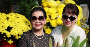 Danh ca Khánh Ly bất ngờ về nước viếng mộ nhạc sĩ Trịnh Công Sơn 1 danh ca khanh ly bat ngo ve nuoc va vieng mo nhac si trinh cong son 1268