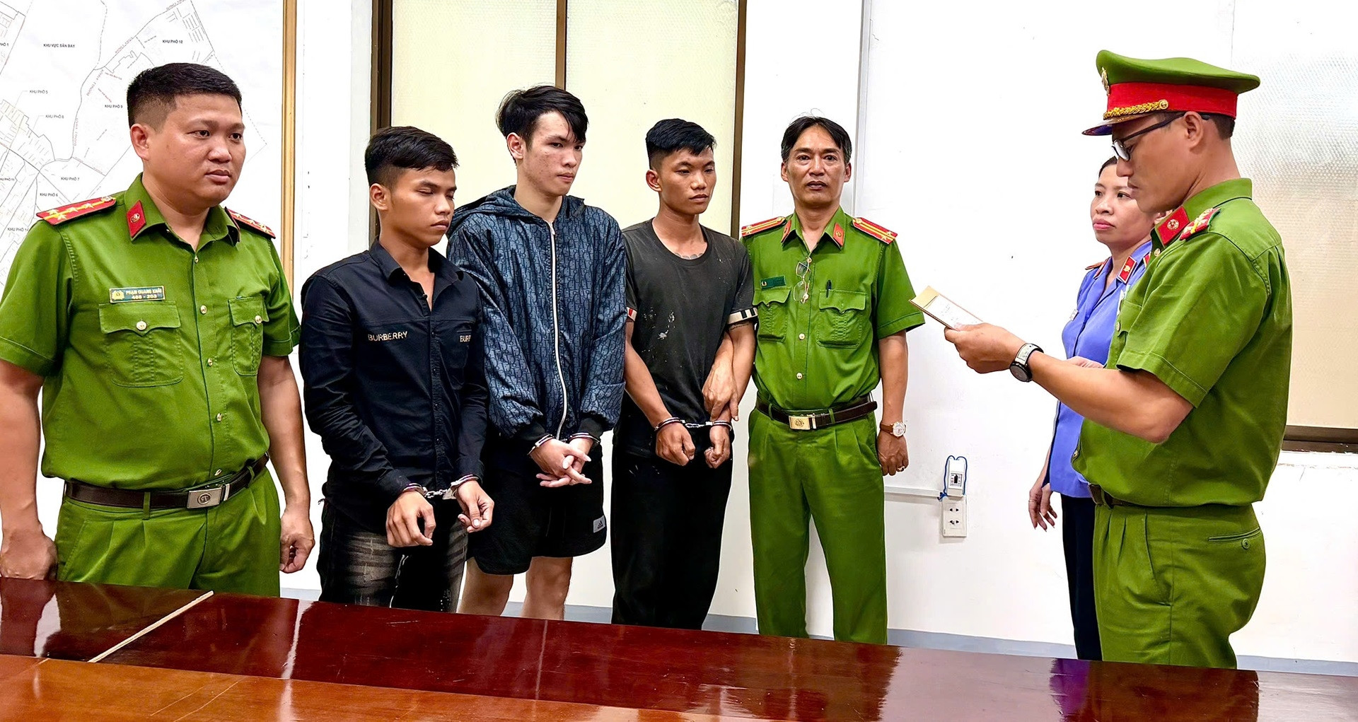 danh tinh 3 doi tuong dung mu bao hiem tan cong nam thanh nien o tphcm 682