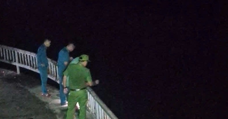 de lai xe may tren dap krong buk ha vo chong tre nhay ho tu vong 590