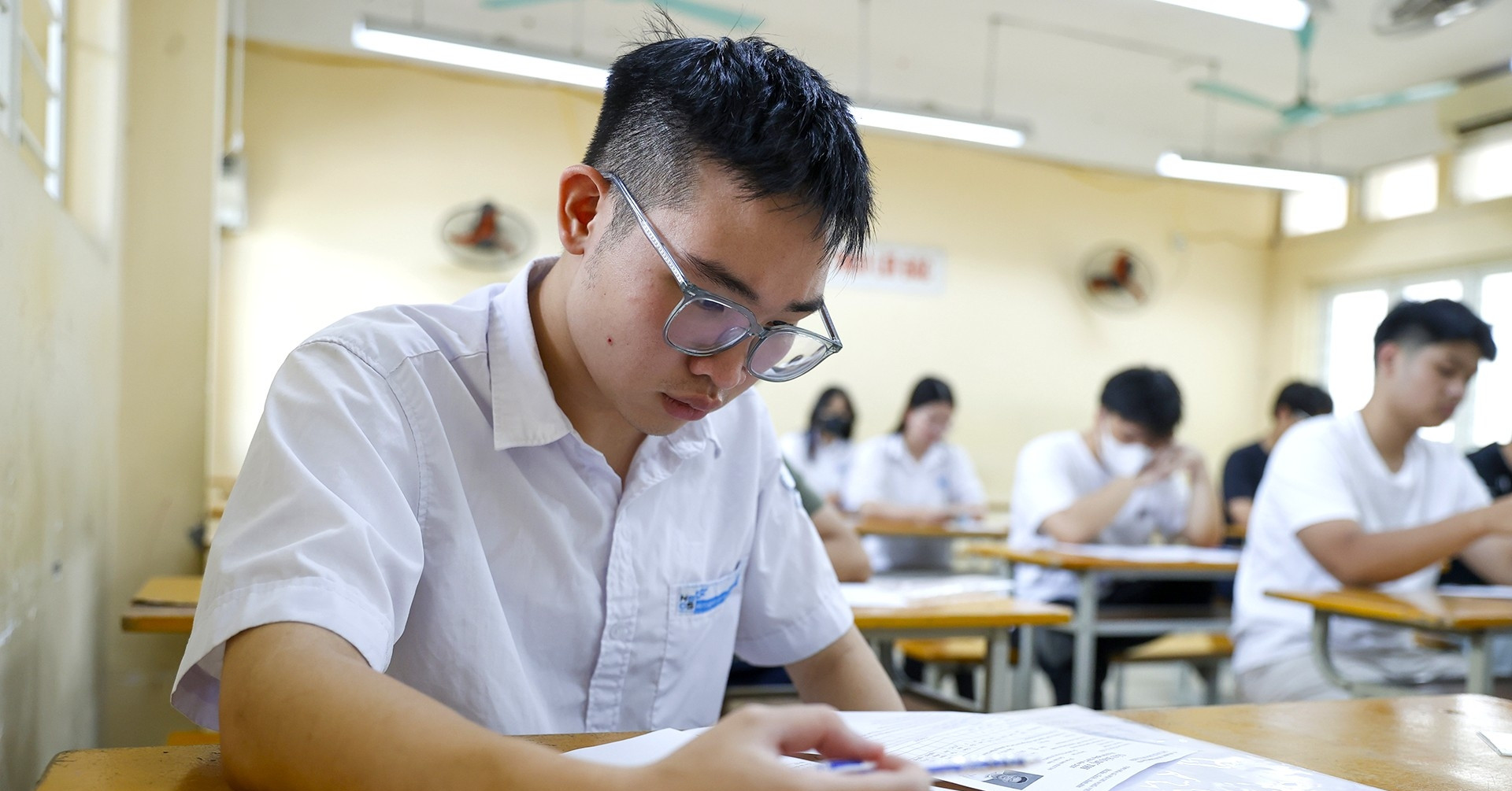 de thi thu tot nghiep thpt mon vat ly nam 2026 kem dap an 1738