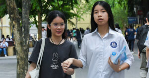 de thi vao lop 10 chuyen van cua truong thpt chuyen khoa hoc xa hoi va nhan van 775