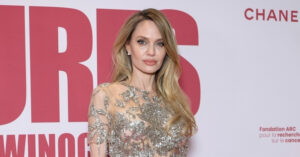 Dien Vien Angelina Jolie Dien Vay Xuyen Thau Dep Ngut Ngan O Tuoi 51 255