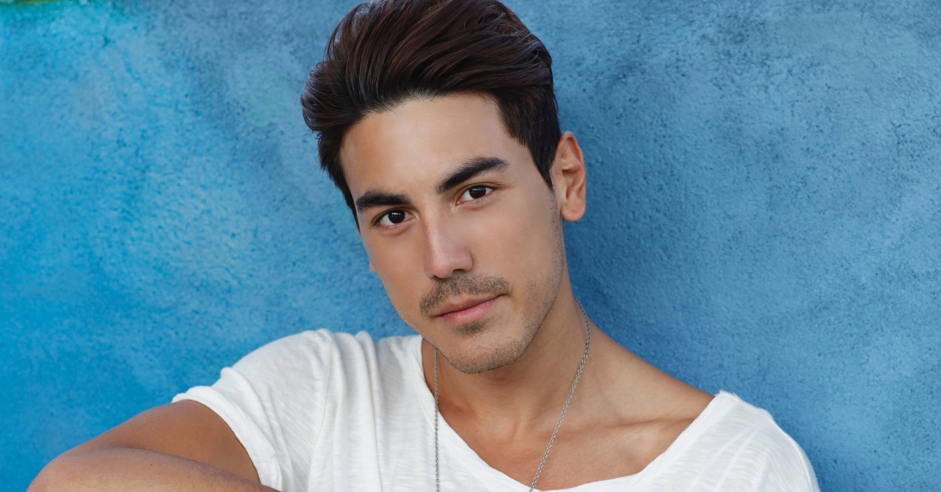 dien vien bach tu hien lao xuong bien cuu 2 co gai duoi nuoc 2638