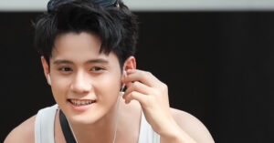 Dien Vien Dinh Khang Mua Do Len Chuc Tiet Lo Cau Chuyen Xuc Dong Ve Bo Me 2577