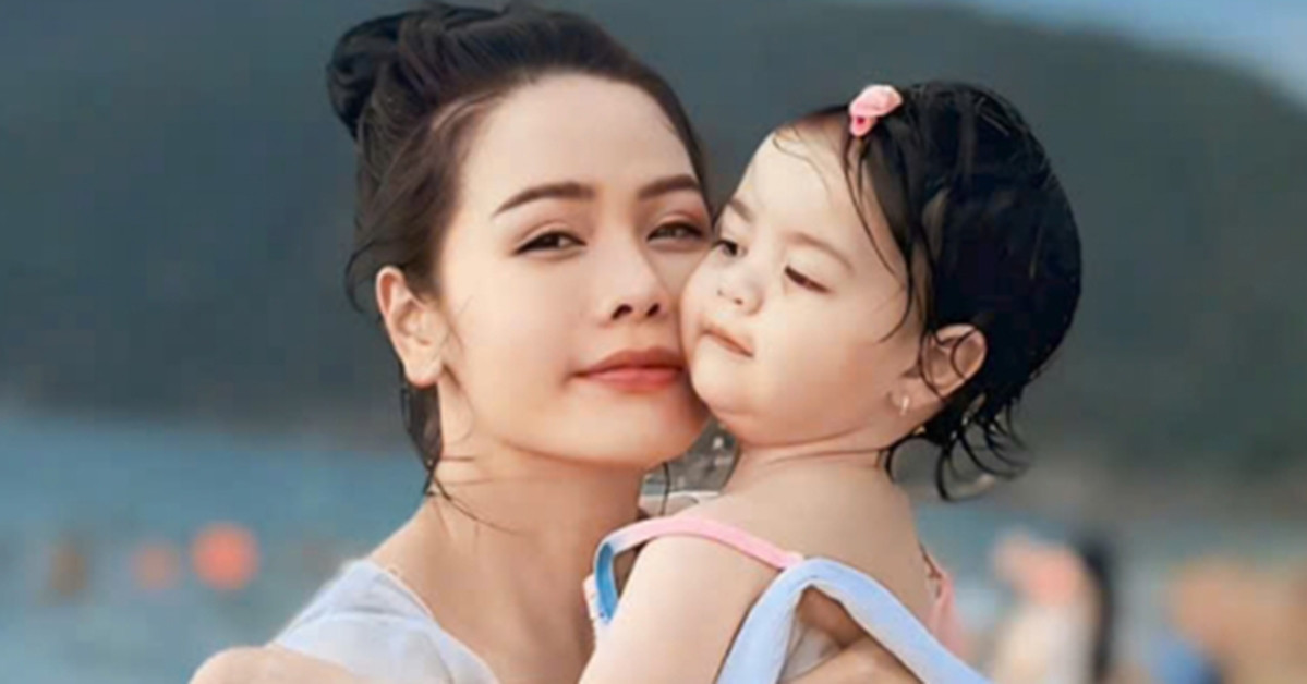 dien vien nhat kim anh hiem hoi khoe con gai phuong linh tu tin sac voc tuoi 42 2743