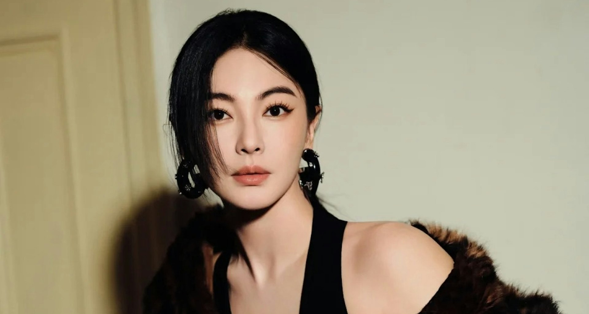 dien vien truong vu ky mat kiem soat mang khan gia tren song truc tiep 1384