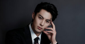 dien vien vuong hac de tuc gian hat vang dien thoai cua nguoi ham mo 2506