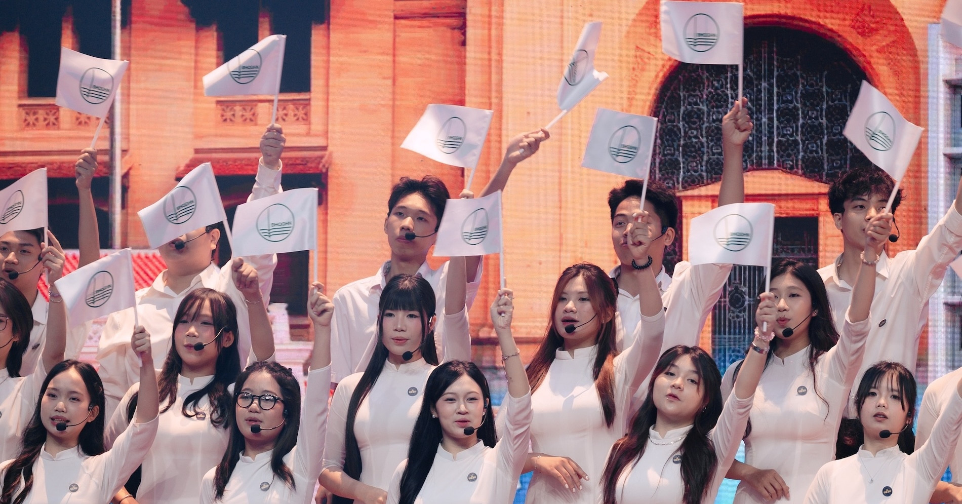 dinh vi dai hoc quoc gia ha noi trong mo hinh moi 1092
