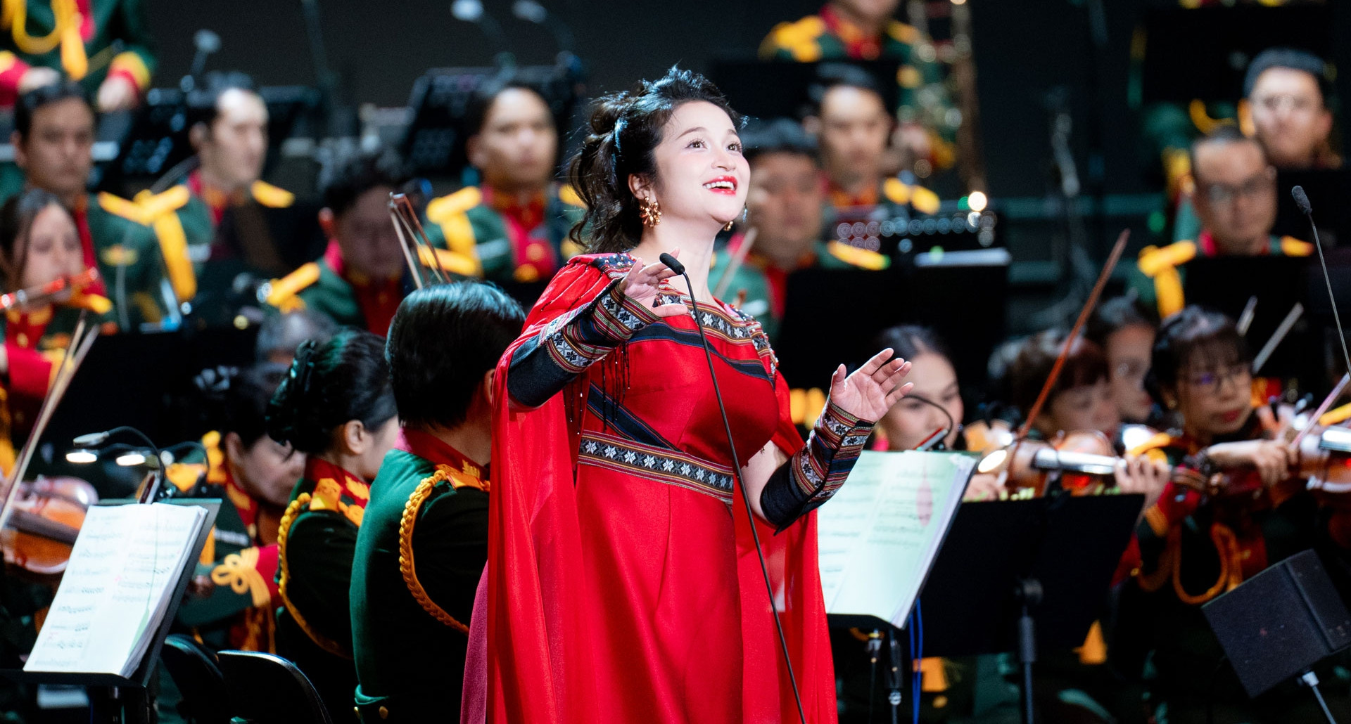 do to hoa dao to loan thang hoa cung dan nhac giao huong quan doi 303