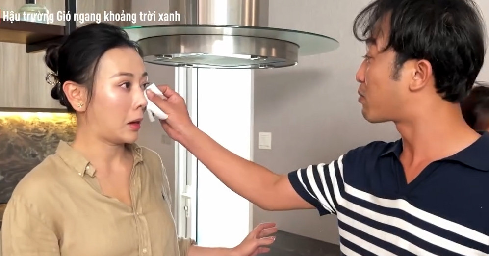 Doan Quoc Dam Lau Nuoc Mat Cho Phuong Oanh O Hau Truong Phim Gio Vang Vtv 1566