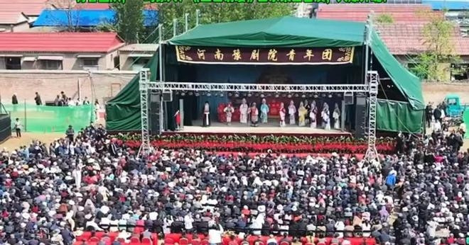 doanh nhan chi hon 19 ty dong mung tho cha moi ca lang xem kich mien phi 2789