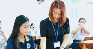 dong nai bat ngo doi cau truc de chuyen anh lop 10 truoc ngay thi 2 tuan 2769