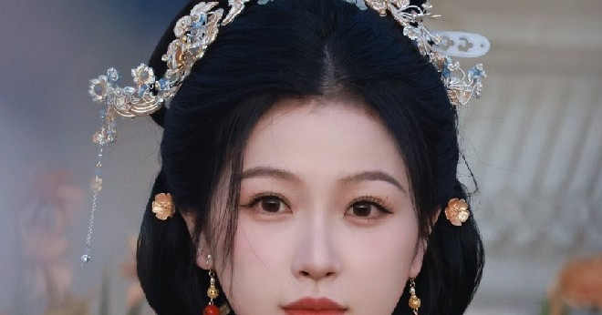 Dong Thai Gay Chu Cua Ngu Thu Han Giua On Ao Voi Vuong Hac De 1137