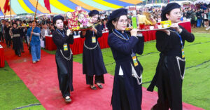 Du xuân Ba Bể, đắm mình trong không gian văn hóa truyền thống 1 du xuan ba be dam minh trong khong gian van hoa truyen thong 2010