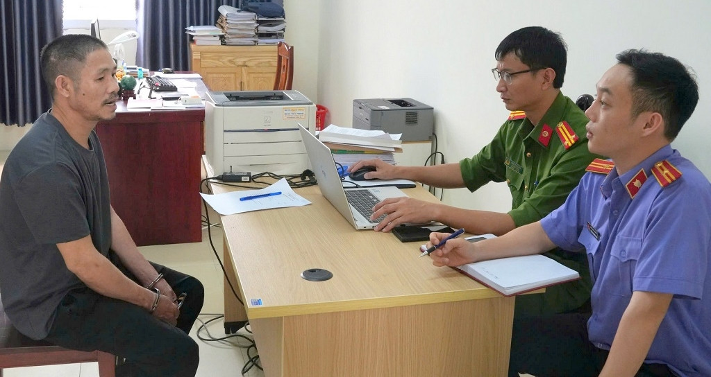 dung bua danh vao dau dai uy csgt vi khong duoc bo qua loi vi pham 2188