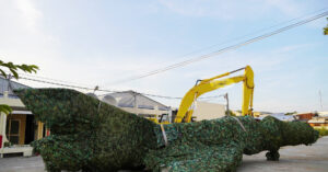 Dùng xe siêu trường siêu trọng di dời máy bay MiG-21 bị ‘bỏ quên’ ở Cà Mau 1 dung xe sieu truong sieu trong di doi may bay mig 21 bi bo quen o ca mau 720