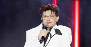 duoc si hien tuong mang di hat va lam tro lo sos 1249